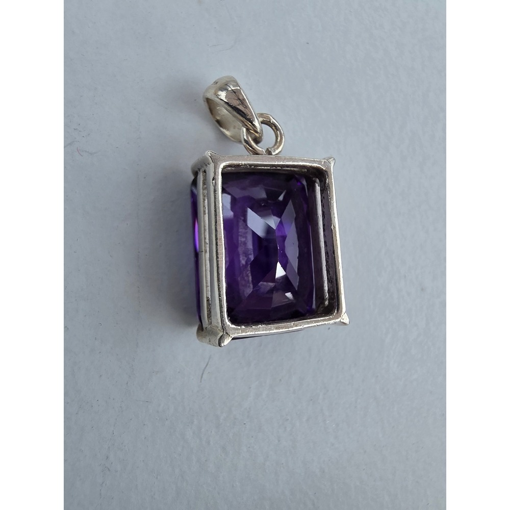 925 Sterling Silver Emerald Cut Purple Amethyst Glass Pendant 0.4oz - Picture 3 of 7